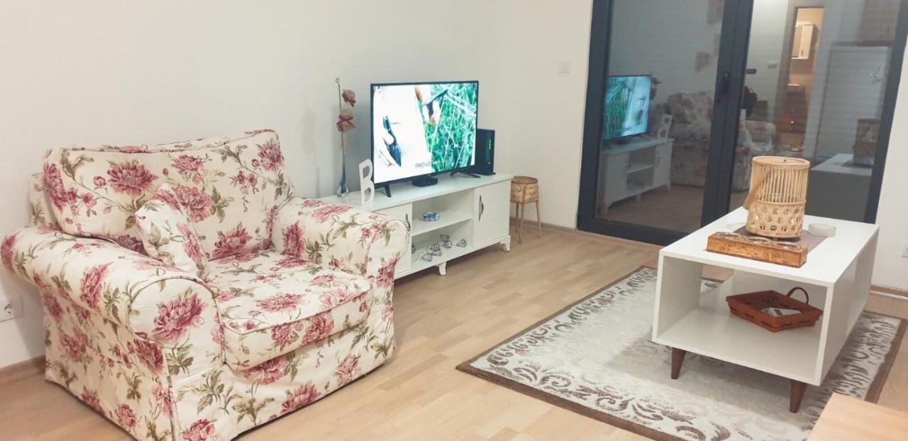 Lovely Pink Flat Διαμέρισμα Ποντγορίτσα Εξωτερικό φωτογραφία